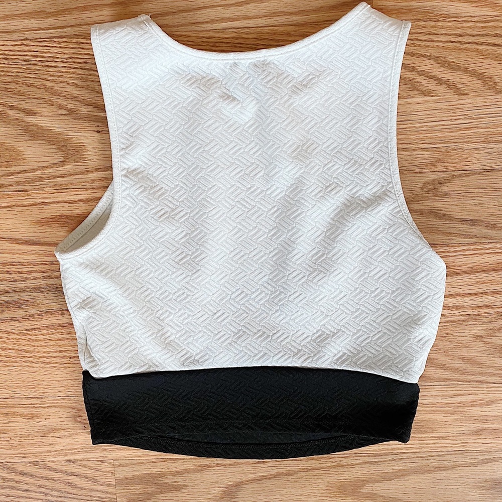 2B Crop Top size S - Picture 2 of 5